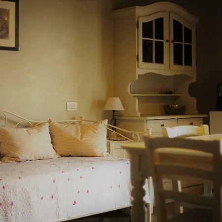 Dimora Delle Donnole Alta Bed & Breakfast 4*